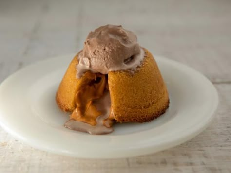 Get Butterscotch Lava Cakes Recipe from Food Network Lava Cakes Recipe, Food Network Recipes Pioneer Woman, Lava Cake Recipe, Ree Drummond Recipes, Lava Cake Recipes, Molten Lava Cakes, Food Network Canada, Lava Cake, Butterscotch Chips