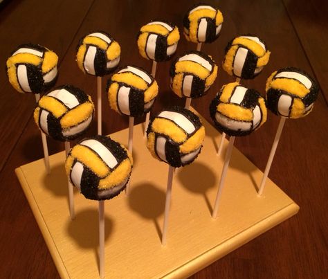 Molten / Tachikara volleyball cake pops Volleyball Cake Pops, Volleyball Themed Cake, Volleyball Cake, Volleyball Party Ideas, Volleyball Birthday Cakes, Volleyball Snacks, Volleyball Party, Diy Cake Pops, Gold Dessert