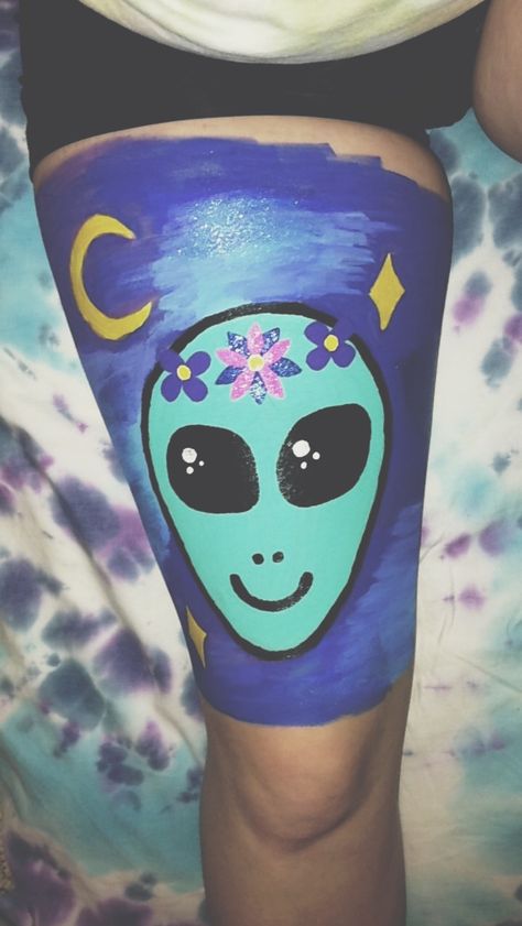 Trippy Alien I painted on my thigh Body Paintings, Trippy Alien, Tattoo Placements, Future Artist, Leg Painting, Leg Art, Art Trippy, Skin Paint, Body Art Photography