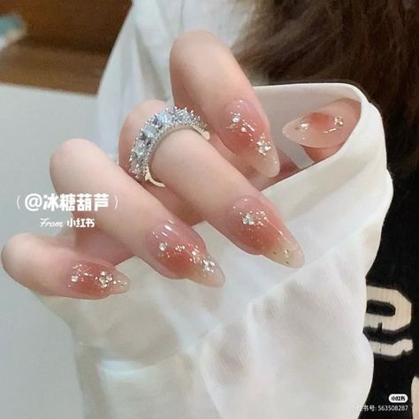 Almond Shape Jelly Nails, Aesthetic Douyin Nails, Douyin Nails Almond Shape, Almond Nails Designs Douyin, Clear Nail Inspiration, Jelly Nails With Gems, Koop Nails, Ethereal Nails Acrylic, Simple Douyin Nails