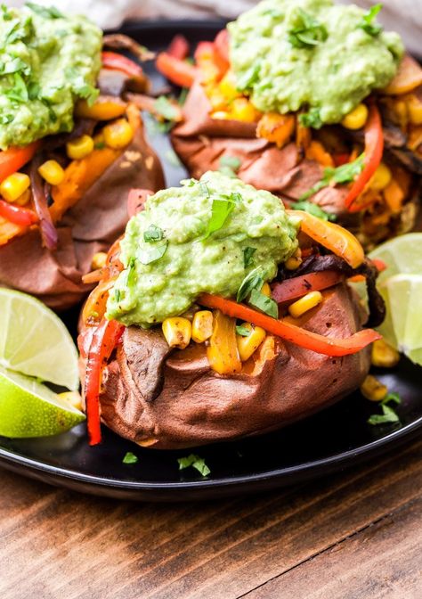 Veggie Fajita Stuffed Sweet Potatoes Sweet Potato Carrot Soup, Veggie Fajitas, Fajita Spices, Steak Fajita Recipe, Guacamole Ingredients, Pesto Salmon, Stuffed Sweet Potatoes, Mexican Spices, Meatless Dinner