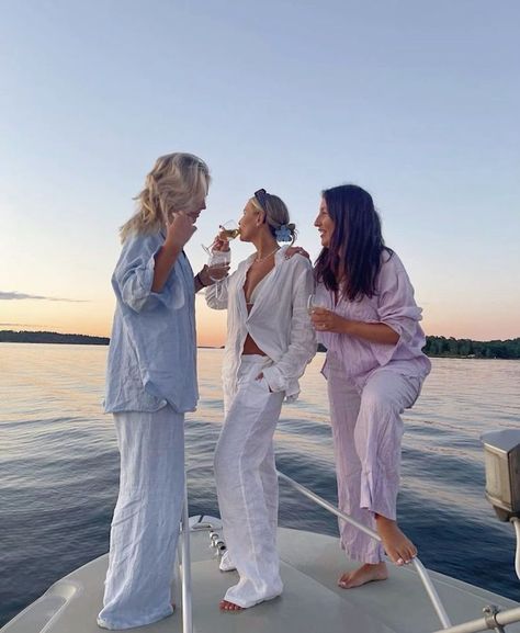 Paper Rings, Skandinavian Fashion, Foto Tips, Posing Guide, On A Boat, Future Lifestyle, Friend Goals, Aarhus, Girls Weekend