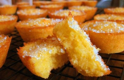 How to make Portuguese orange tarts.                                                                                                                                                                                 More Orange Tart Recipe, Orange Cakes, Portuguese Dessert Recipes, Portuguese Desserts, Orange Cake Recipe, Portuguese Cuisine, Little Cakes, Orange Cake, Portuguese Recipes