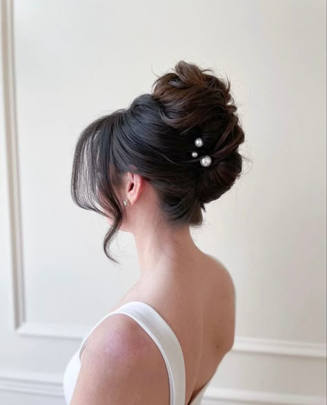 Shorter Hair Wedding Styles, French Twist Updo Dark Hair, High French Twist Updo, Bride High Updo Hairstyles, Bridal Hair High Bun, High French Twist, French Twist Updo Wedding, Wedding High Updo, High Wedding Updo