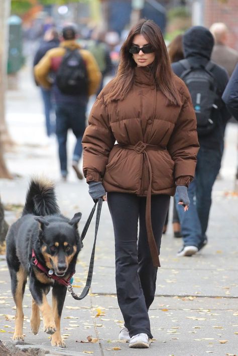 Emily Ratajkowski Is Making a Case for Headbands Emily Ratajkowski Style Street, Emrata Style, Ratajkowski Style, Emily Ratajkowski Outfits, Uni Fashion, Cold Outfit, Emily Ratajkowski Style, Xmas Wishes, Famous Fashion