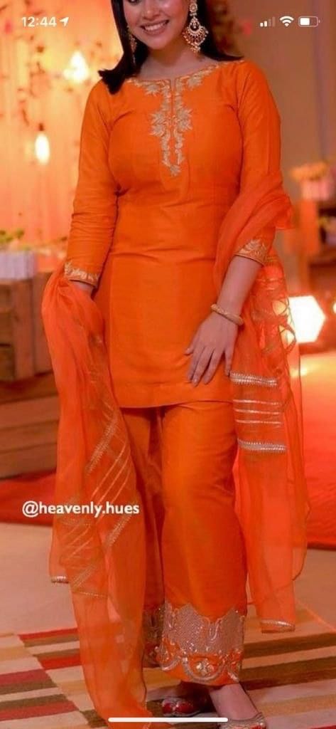 Female Celebrity Fashion, Punjabi Outfits, Latest Dress Design, Indian Designer Suits, Womens Trendy Dresses, Casual College Outfits, Desi Fashion Casual, Pakistani Fashion Party Wear, Indian Dresses Traditional