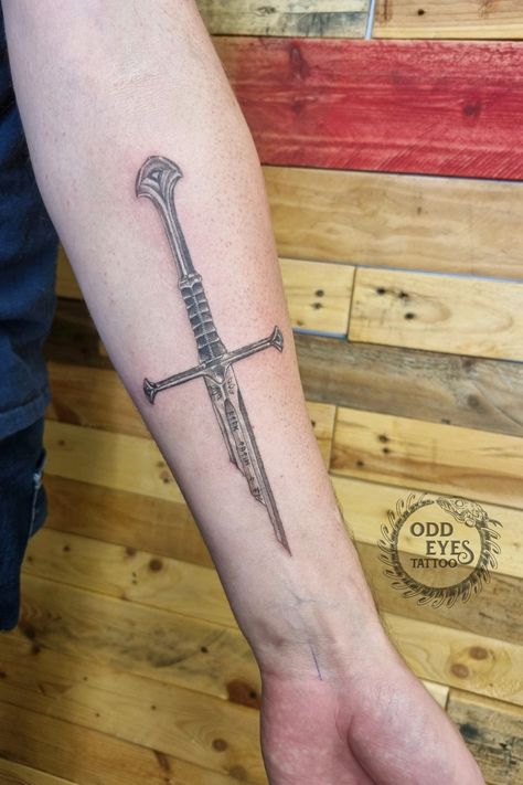 Narsil Tattoo, Lotr Swords, Lotr Tattoo, Lord Of The Rings Tattoo, Fantasy Tattoos, Ring Tattoos, Odd Eyes, Dream Tattoos, S Tattoo