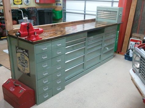 Officine In Garage, Garage Workbench, Diy Garage Storage, Garage Makeover, Tool Boxes, Tool Cabinet, Garage Shop, Garage Tools, Shop Organization