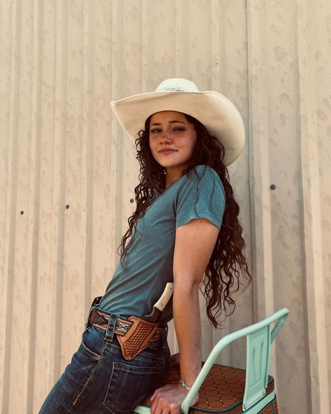 Clara Lynn | (God Does) stool from @alamosaddles 🫶🏻 Even my dog loves the stool 💙 #westernstyle #cowgirl #redbull #country #cowboyhat #westernstool #d… | Instagram Foto Cowgirl, Nude Artwork, Rodeo Cowgirl, Mexican Women, Rodeo Queen, Country Women, Cow Girl, Cowgirl Style, Cool Hats