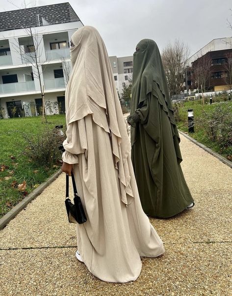 Jilbab Outfits Aesthetic, Jilbab Outfits, Outfit Poses, Islamic Modest Fashion, Hijabi Fits, Hijabi Outfit, Niqab Fashion, Modern Hijab Fashion, Hijab Collection