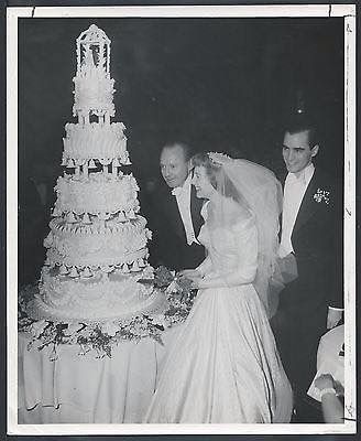 Jack Benny, daughter Joan Benny, wedding Jean Pierre Aumont, Chic Vintage Bride, Big Cake, Vintage Wedding Cake Topper, Desi Arnaz, Hollywood Wedding, Vintage Wedding Photos, Wedding Cakes Vintage, Lucille Ball