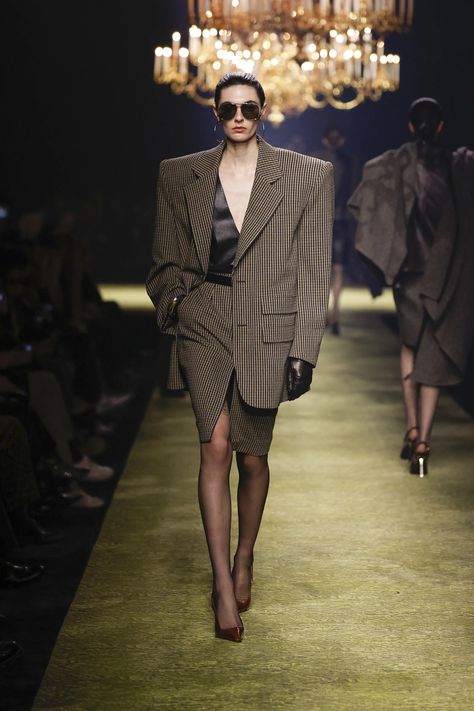 Saint Laurent Fall 2023 Ready-to-Wear Collection | Vogue Saint Laurent Fall 2023, French Girl Style, 가을 패션, Fall 2023, Winter Women, Paris Fashion, Runway Fashion, Paris Fashion Week, Fashion News