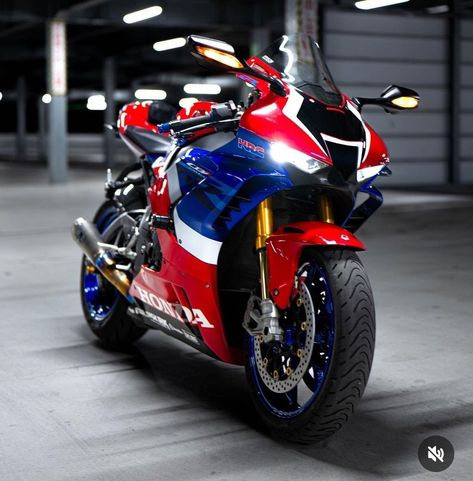 CBR 1000rr Fireblade Pretty Bikes, Cbr1000rr Fireblade, Cbr 1000rr, Sport Bike, Pretty Bike, Honda Cbr, Sport Bikes, Motorcycles, Bike