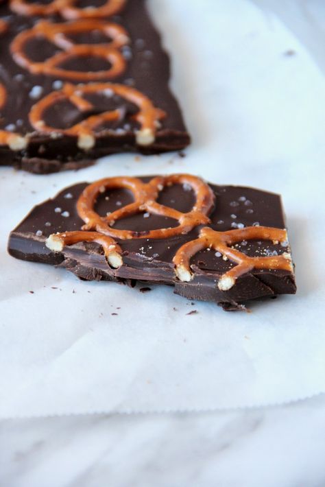 Chocolate Pretzel Bark, Pretzel Chocolate, Pretzel Bark, Triple Chocolate Chip Cookies, Sugar Free Snacks, Sea Salt Chocolate, Chocolate Pretzels, Salted Chocolate, Chocolate Dessert Recipes