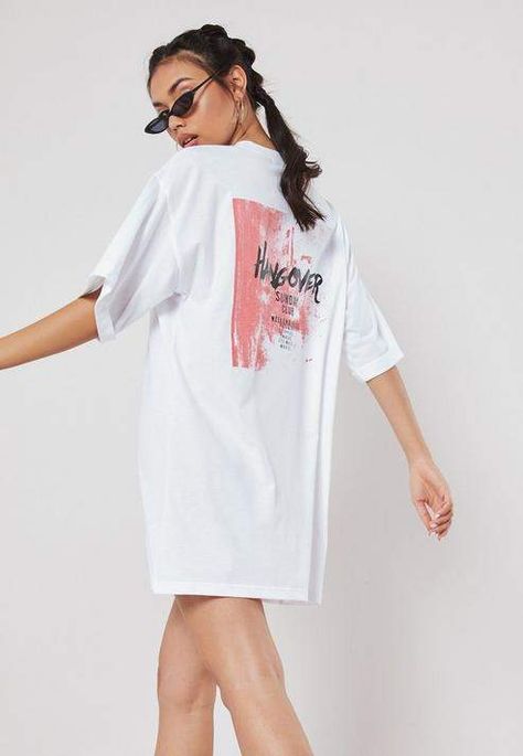 T-shirt Photography, Oversize Tshirt Outfits, Pose Model, Oversized T Shirt Dress, Oversized Tops, Fashion Photography Poses, Foto Poses, Clothing Photography, Latest Dresses