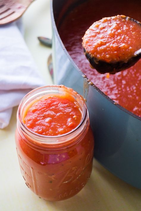 Roma Tomato Sauce, Roma Tomato Recipes, Roma Tomato, Fresh Tomato Recipes, Garden Tomatoes, Marinara Sauce Homemade, Tomato Sauce Recipe, Homemade Tomato Sauce, Homemade Marinara