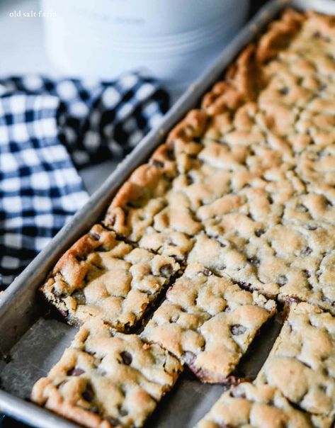 Rich and chewy sheet pan chocolate chip cookie bars have thick, crusty edges and a soft, chocolatey center. Easy to make and faster than traditional cookies! Chocolate Chip Pan Cookies, Chocolate Chip Cookie Bar Recipe, Traditional Cookies, Quick Cookies Recipes, Quick Cookies, Pan Cookies, Chocolate Chip Bars, Chocolate Chip Cookie Cake, White Chocolate Cookies