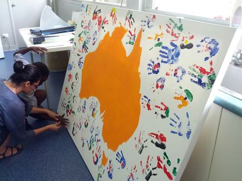 Harmony Day 21st March. Painting the childrens's hand prints different cultural flags from around the world Harmony Day Art, Harmony Day Activities, Racial Harmony, Multicultural Activities, Diversity In The Classroom, Art Ideas For Kids, Childcare Ideas, Aboriginal Education, Harmony Day