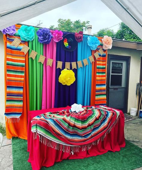 Mexico Booth Ideas, Strawberry Business, Mexican Parties, Mexican Tablecloth, Mexican Cake, Mexico Party, Mexican Birthday Parties, Mexican Themed Weddings, Mexican Party Decorations