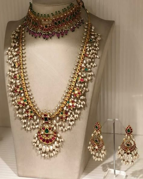 Akshaya Tritiya, Bridal Necklace Designs, Neck Pieces Jewelry, Antique Necklaces Design, Indian Bridal Jewelry Sets, Beautiful Gold Necklaces, Gold Necklace Indian Bridal Jewelry, Fancy Jewellery Designs, Antique Bridal Jewelry