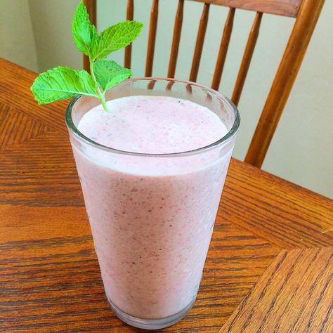 Strawberry Mint Smoothie Cellular Healing, Basil Smoothie, Mint Smoothie, Carrot Cream, Healing Diet, Power Smoothie, Carob Powder, Strawberry Mint, Healing Recipes