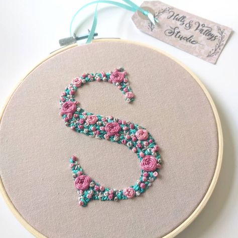 Hand Embroidery Letters, Etsy Embroidery, Embroidery Hoop Art Diy, Basic Hand Embroidery Stitches, Simple Hand Embroidery Patterns, Embroidery Alphabet, Framed Embroidery, Handmade Embroidery Designs, Embroidery Stitches Tutorial