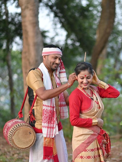 Bihu photo Bihu Dance Photography, Assamese Video, Bihu Dance, Jay Johar Photo, Holi Photo, Bride Photos Poses, Bride Photos, Girly M, Views Video