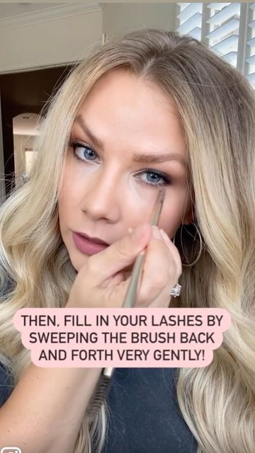 Amanda Miller | Makeup Artist on Instagram: "If you struggle with applying liner or mascara to your lower lash line, try this. It’s very subtle, as you’ll need just a tiny amount! Make sure to sweep across the lashes gently! Hope this helps! ✨" Lower Lashes Makeup, Lower Lash Line Makeup, Line Makeup, Amanda Miller, Lower Lashes, Lashes Makeup, Artist On Instagram, Beauty Tips, Makeup Artist