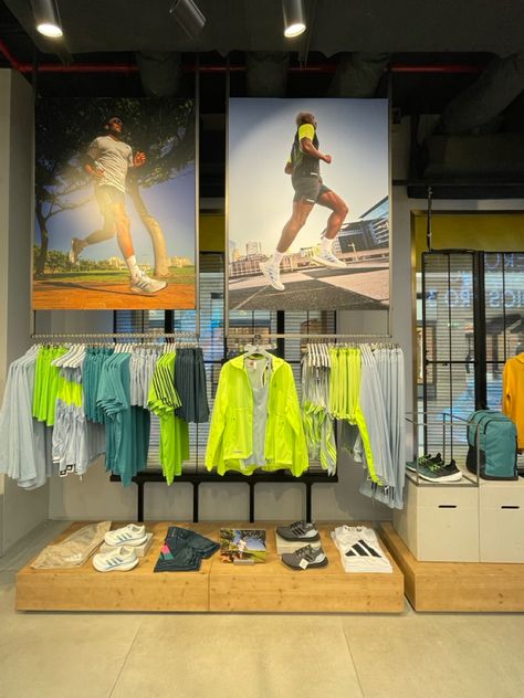 Adidas Store Display, Adidas Store Design, Adidas Display, Nike Retail, Sportswear Store, Best Friend T Shirts, Retail Store Interior Design, Adidas Store, Retail Store Interior