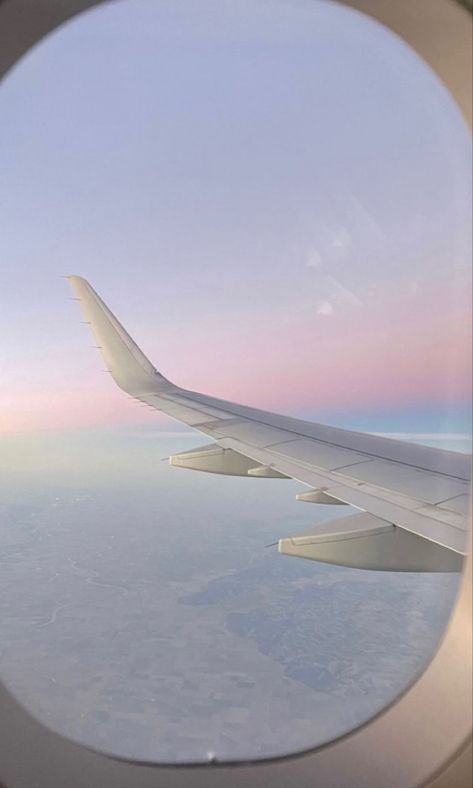 Plane Window, Cabin Aesthetic, Summer Wallpapers, Airplane Window, Iphone Wallpaper Sky, Phone Screen Wallpaper, Ocean Pictures, Pretty Landscapes, Cute Wallpaper For Phone