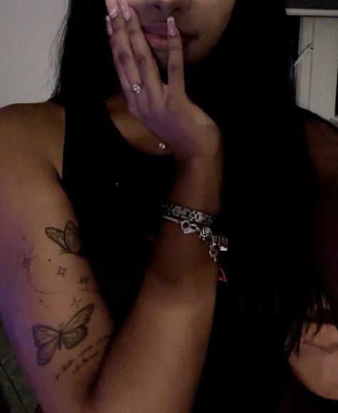 Tattoo Black Women Dark Skin, Darkskin Tattoos Girl, Brown Ink Tattoo On Dark Skin, Brown Baddie Aesthetic, Tattoo On Dark Skin Women, Dark Skin Tattoos Women, Tattoo Ideas Black Women Dark Skin, Tattoos On Black Women Dark Skin, Tattoos Black People