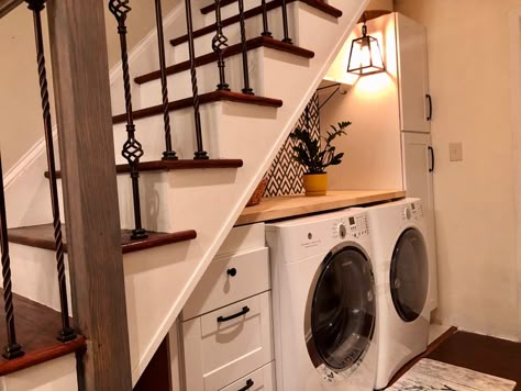 Laundry Room Design Under Stairs, Stair Laundry Room, Tiny Bathroom Ideas Under Stairs, Basement Laundry Room Under Stairs, Under Stairs Ideas Laundry Room, Laundry Room With Stairs, Laundry Room Under Stairs Ideas, Small Laundry Room Ideas Under Stairs, Laundry Room Stairs