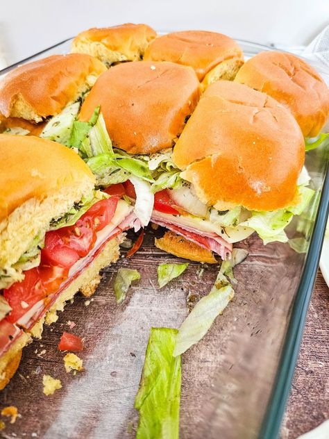 Learn how to whip up these crowd-pleasing Italian Sub Sliders in no time. Perfect for your next picnic, potluck, or tailgating party! Italian Sub Sliders, Sub Sliders, Tournament Food, Wraps Recipes Easy, Picnic Potluck, Slider Sandwiches, Italian Sub, 15 Minute Meals, Tailgate Food