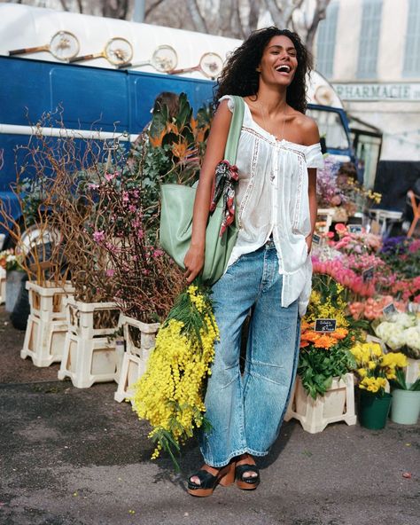 this is FREE PEOPLE spring. Link in bio to shop. @tinakunakey #ThisIsFreePeople | Instagram Earthy Chic Outfits, Casual Earthy Outfits, Free People Spring, Earthy Chic, Flirty Outfits, Barrel Jeans, Cardigan Sweater Dress, Denim Style, Chic Fashion