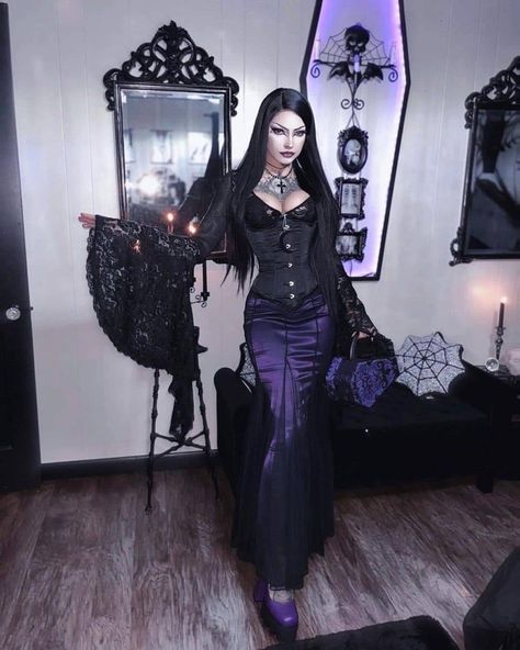 Macabre Fashion, Dark Gothic Fashion, Goth Fits, Purple Goth, Goth Outfit Ideas, Afro Punk Fashion, Goth Princess, Goth Model, Romantic Goth