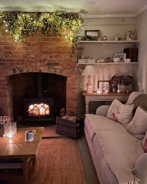 Fireplace Den Ideas, Cozy Country Home Living Room, Small Farmhouse Living Room Ideas Rustic, Small Cottage Lounge, Cosy House Interior, Cosy House Ideas, Cottage Sofa Ideas, House Interiors Cozy, Lounge Room Aesthetic