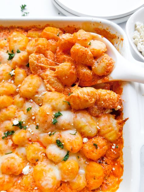 Roasted Red Pepper and Feta Gnocchi Bake Freezer Gnocchi Recipes, Roasted Red Pepper Gnocchi, Roasted Red Pepper Feta Pasta, Gnocchi Arrabiata, Red Pepper Gnocchi, Feta Gnocchi, Gnocchi Bake, Pumpkin Pasta Sauce, Red Sauce Recipe