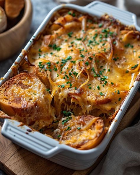 Fantastic recipe! Saw a neighbor bring this to a block party, and everyone went bonkers for it! French Onion Soup Casserole, Onion Soup Casserole, Tuscan Shrimp, Onion Casserole, Beef Casseroles, Classic French Onion Soup, Soup Dish, Onion Recipes, Easy Casserole Recipes