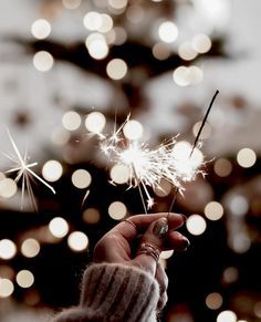 Tumblr Icons Aesthetic, New Years Wallpapers Aesthetic, New Year's Eve Wallpaper, Happy New Year Wallpaper, New Year Wallpaper, Lit Wallpaper, Airbrush Art, Shooting Photo, Jolie Photo