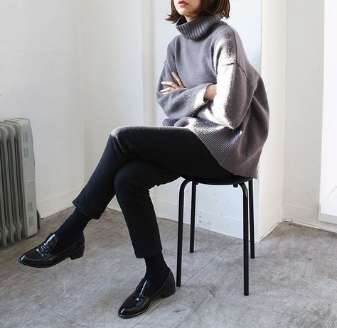 Comfortable Going Out Shoes, Minimal Stil, Minimalist Moda, Winter Chic, Korean Fashion Trends, Minimal Chic, Business Outfit, Winter Clothing, Mode Inspo