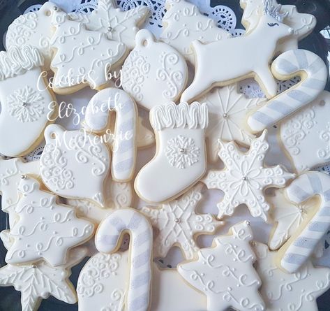 White On White Decorated Cookies, Christmas Cookies White Icing, White On White Royal Icing Cookies, White Decorated Christmas Cookies, White Christmas Cookies Royal Icing, White Christmas Cookies Decorated, White Christmas Sugar Cookies, Elegant Christmas Cookies, White Christmas Cookies