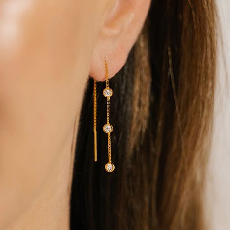 The most dainty and feminine touch to any outfit 🤍 Shop the Coquille Chain Threader on theperfecthoop.ca Earring Stacks, Earring Stack, April Birthstone Jewelry, March Birthstone Jewelry, Thread Earrings, Forever Jewelry, Zodiac Jewelry, Gifts For New Mums, Pearl Jewellery Earrings