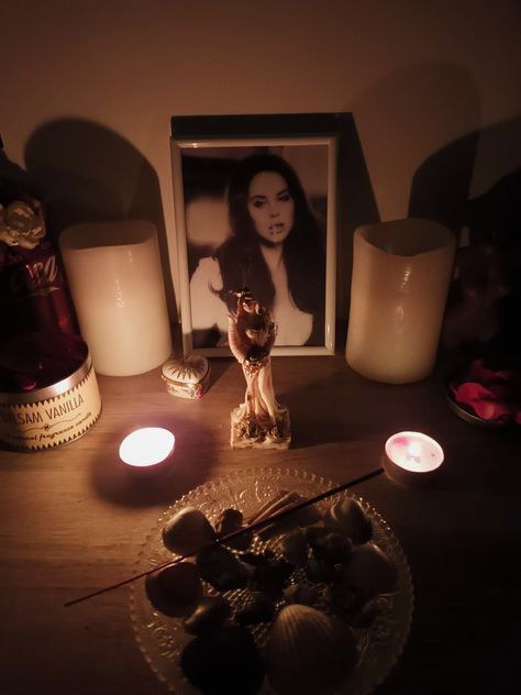 Energy Cleanse Aesthetic, Lana Del Rey Witch Aesthetic, Cleanse Aesthetic, Crystals Cleansing, American Core, Aesthetic Crystals, Cleansing Energy, Downtown Girl Aesthetic, Moon In Aquarius