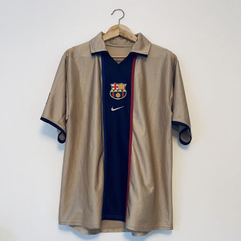 Best Football Kits, Streetwear Fashion Shorts, Photographie Indie, Football Jersey Outfit, Outfit Retro, Vintage Soccer, Vintage Football Shirts, Retro Football Shirts, 20k Followers