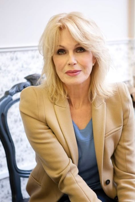 The actress takes her tea with policemen and has a penchant for pens Joanna Lumley, Ab Fab, Ageless Style, Advanced Style, Absolutely Fabulous, Aging Gracefully, Look Younger, Style Mistakes, Up Girl