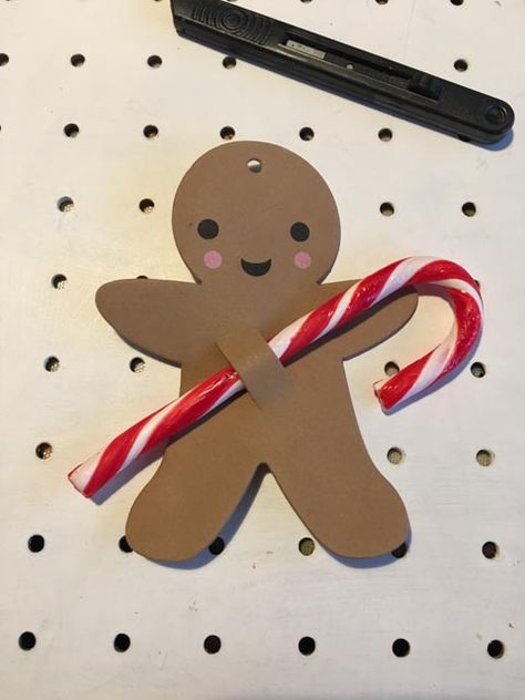 Gingerbread man with candy cane Christmas card - the-gingerbread-house.co.uk Christmas Candy Crafts, Candy Cane Cards, Candy Cane Gifts, Candy Cane Crafts, Christmas Candy Gifts, Uk Christmas, Christmas Gift Basket Ideas, Christmas Crafts For Kids To Make, Gift For Mom Christmas