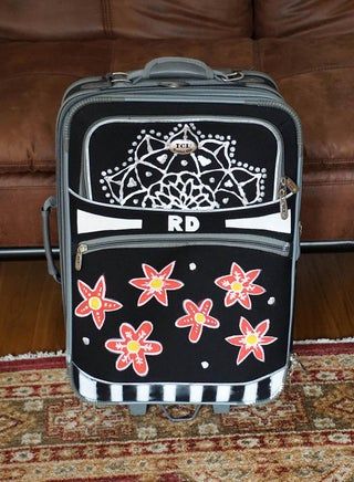 Suitcase Painting, Luggage Painting, Painting Kids Furniture, Painted Suitcase, Diy Suitcase, Painting Fabric, Diy Luggage, Cabin Bag