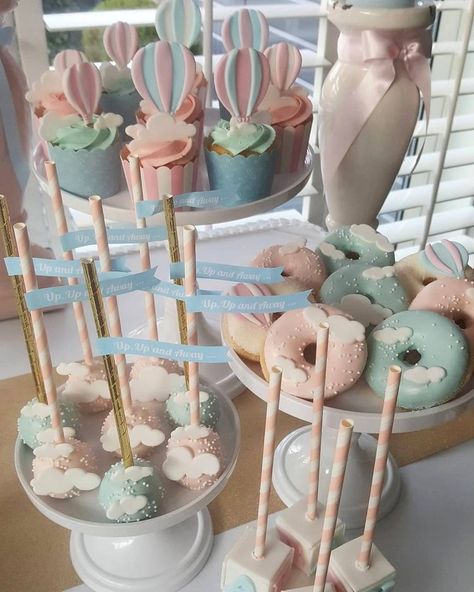 Hot Air Balloon Cupcake, Hot Air Balloon Party Theme, Hot Air Ballon Party, Hot Air Balloon Shower, Baby Shower Ballons, Balloon Birthday Themes, Angel Baby Shower, Gender Reveal Baby Shower Themes