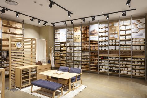 Muji Shop, Muji Interior Design, Cafe Ceiling, Muji Aesthetic, Muji Interior, Muji Store, Sushi Shop, Store Experience, Supermarket Design