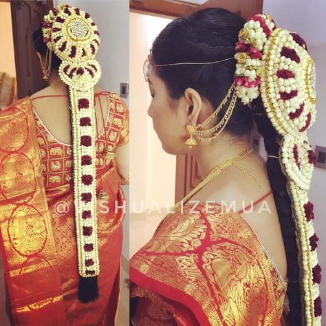 Poo Jadai For Seemantham, Moggina Jade Designs, Moggina Jade, Pelli Decoration, Cute Bridal Shower Gifts, South Indian Wedding Hairstyles, Poola Jada, Bangle Ceremony, Bridal Hair Decorations